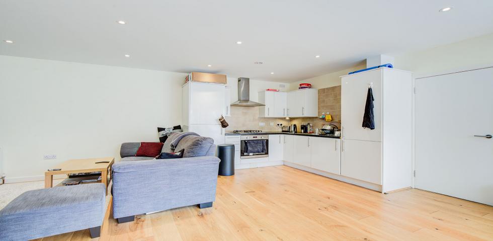 			1 Bedroom, 1 bath, 1 reception Bungalow			 Stanley Gardens, Willesden Green